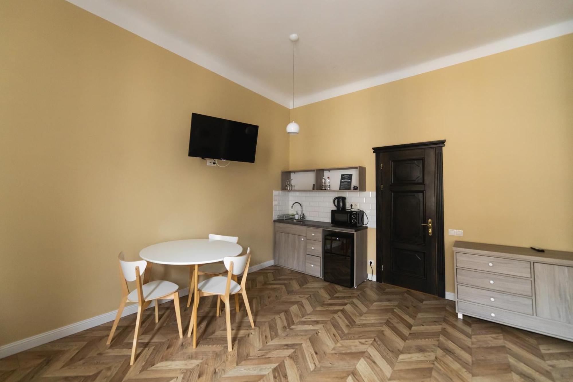 Apartments Justlvivit At The Rynok Square المظهر الخارجي الصورة