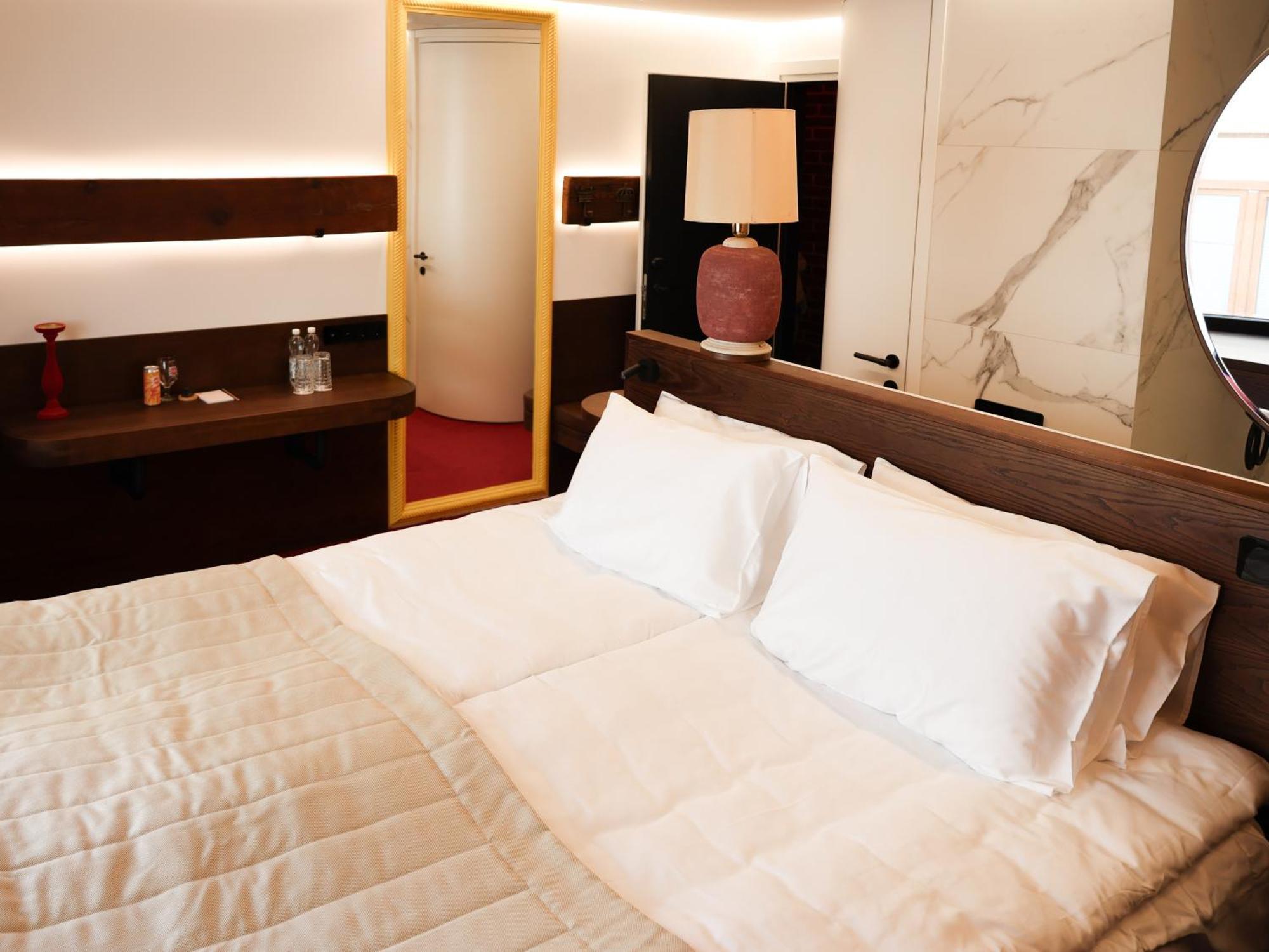 Apartments Justlvivit At The Rynok Square المظهر الخارجي الصورة